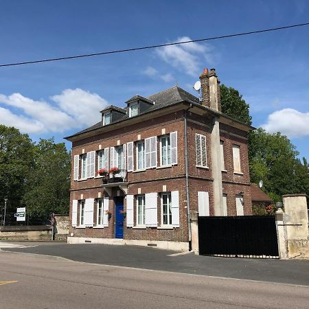 Maison Quatre Freres Louviers Extérieur photo