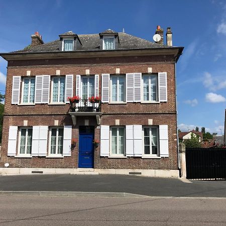 Maison Quatre Freres Louviers Extérieur photo