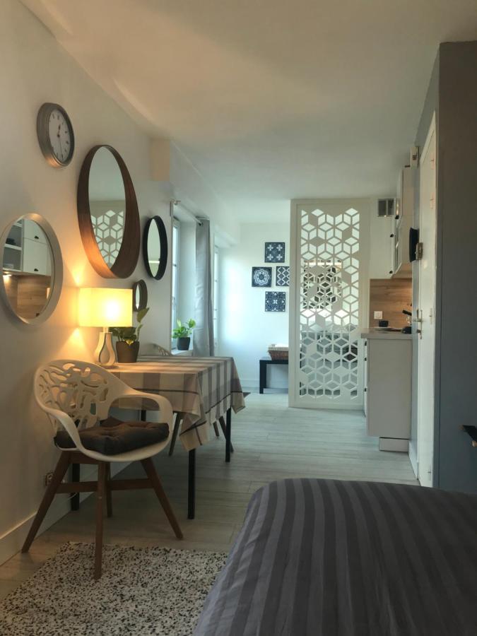 Maison Quatre Freres Louviers Extérieur photo